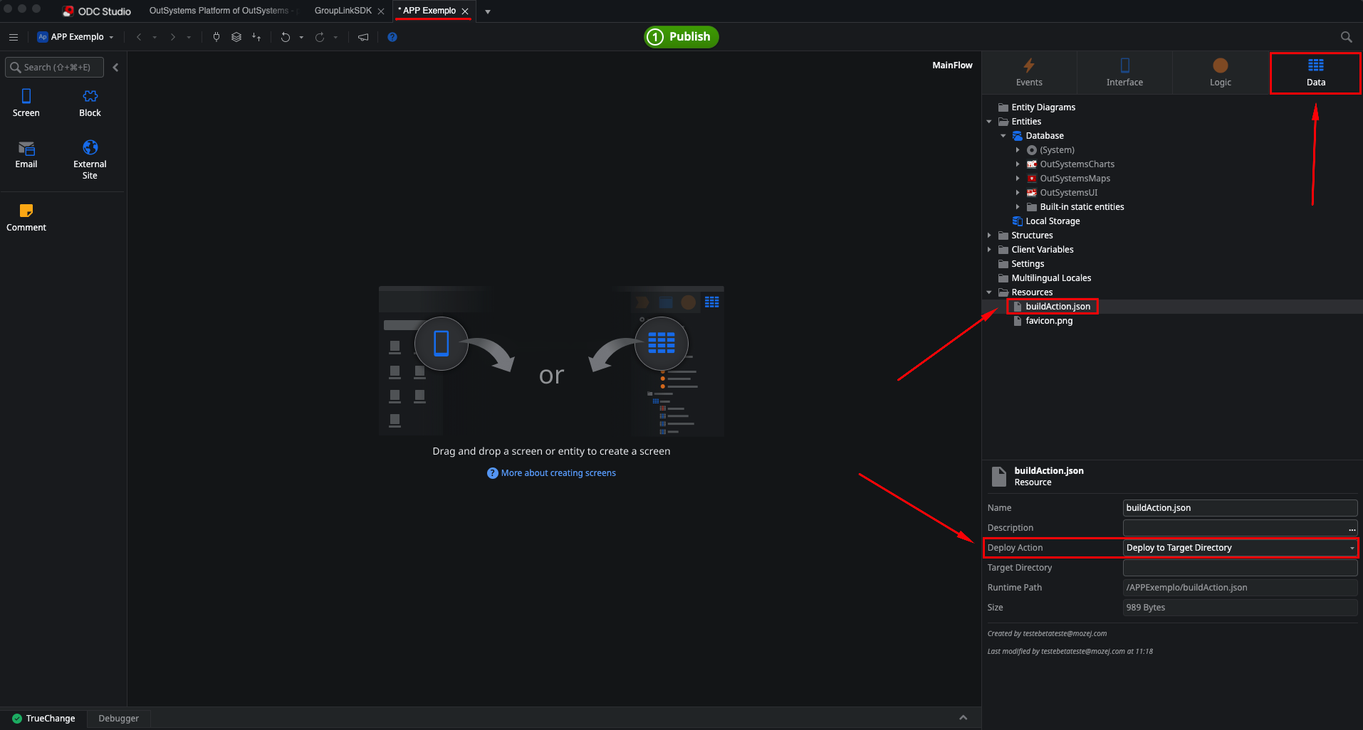 Tela do ODC Studio com a aba "Data" selecionada no painel direito, destacando o arquivo "buildAction.json" dentro da pasta "Resources". Uma seta vermelha aponta para o campo "Deploy Action" com o valor "Deploy to Target Directory" destacado nas propriedades do recurso.